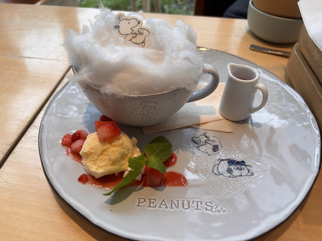 PEANUTS Cafe スヌーピーときょうだいたちのふかふかティラミス（綿菓子トッピング）