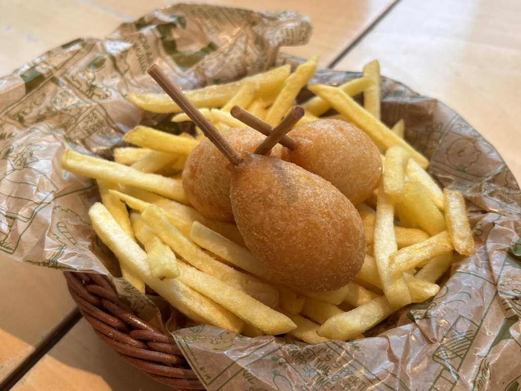 PEANUTS Cafe ウッドストックの巣（フライドポテトとアメリカンドッグ）